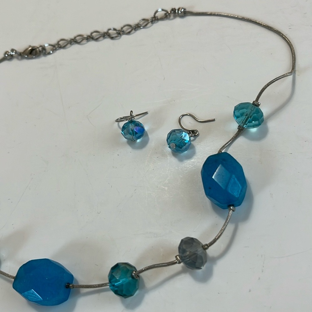 Matching Neckless & earrings set bright blue silver tone chain costume jewelry - Picture 4 of 8